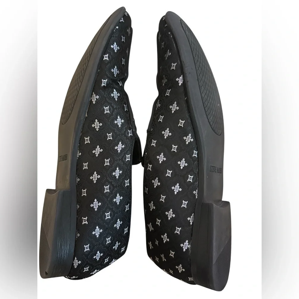 Steve Madden Black men’s loafers. Size 9